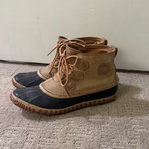 Sorel Tan and Black Duck Boots